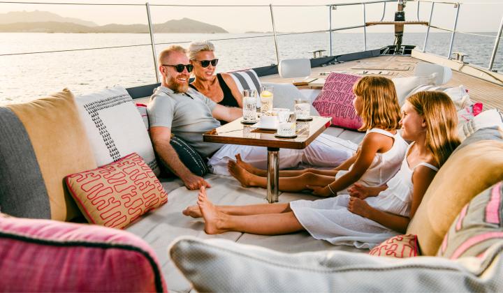 Oyster 885 Exterior Images 3 v2